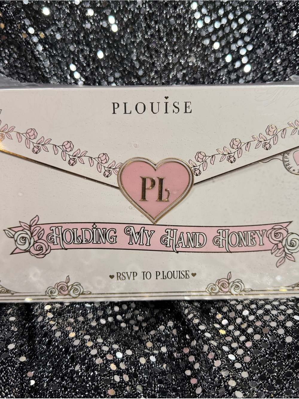Plouise Holding My Hand Honey Eyeshadow Palette - Soft Pink